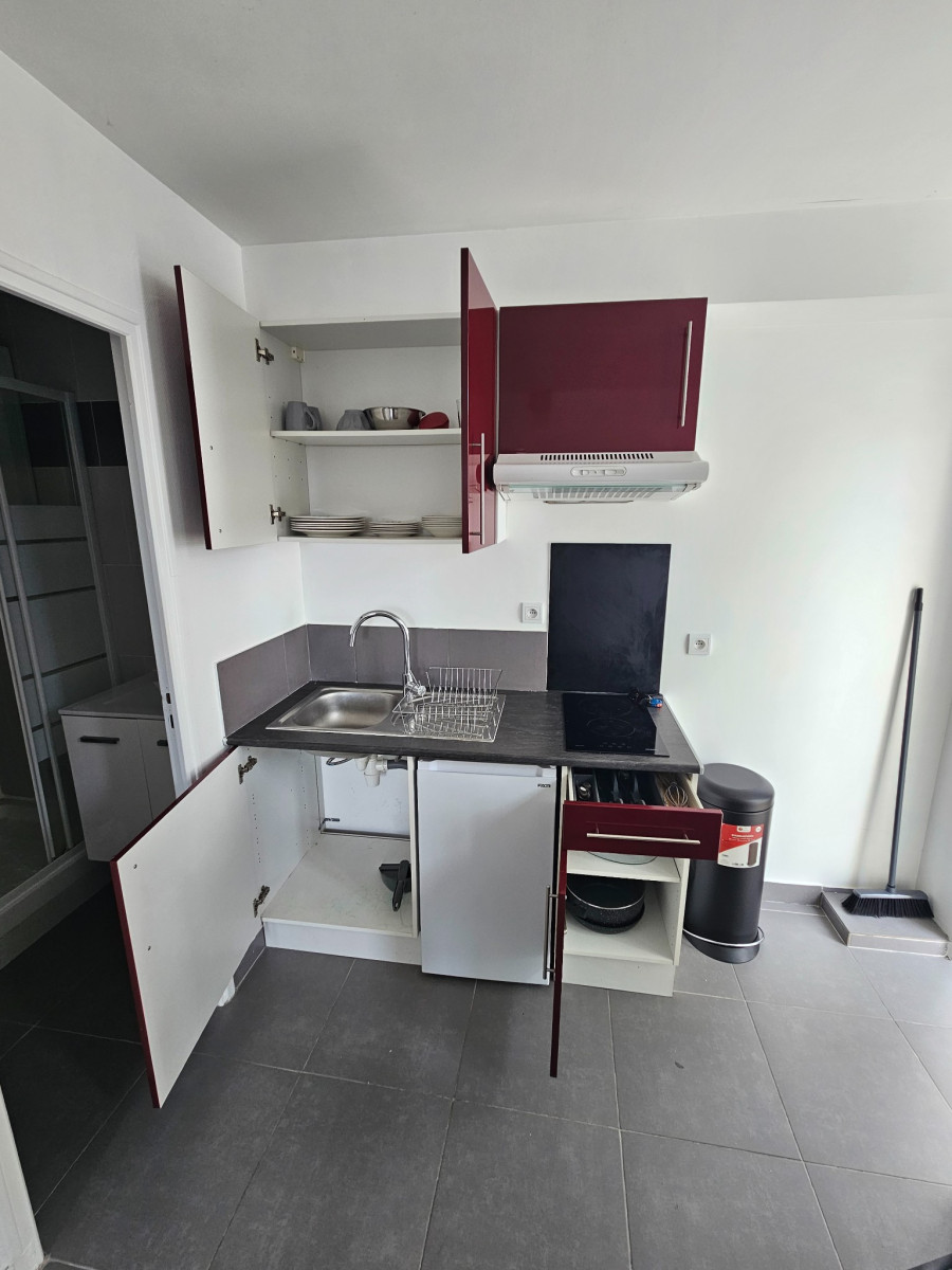 
                                                Location
                                                 Appartement meublé T1 23.46m² à Angoulême