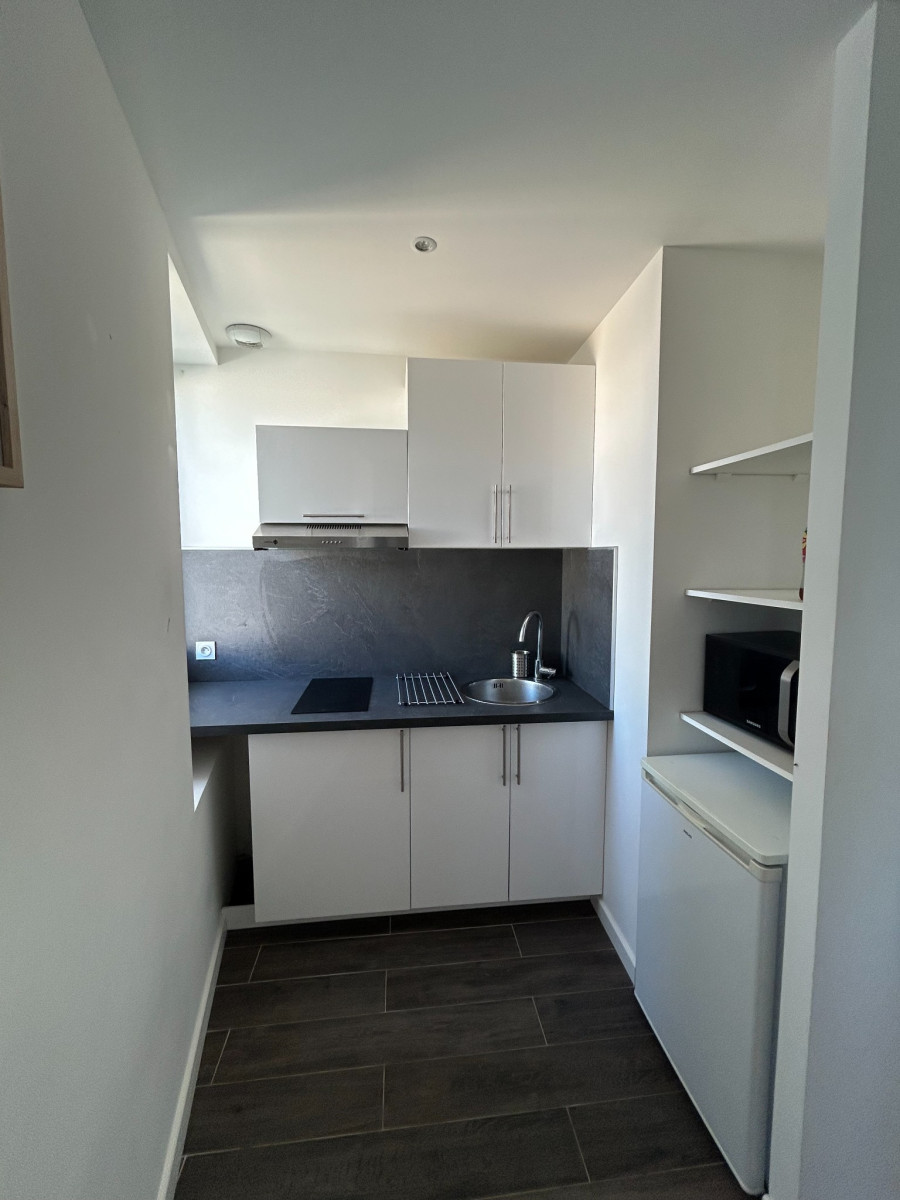 
                                                Location
                                                 Appartement meublé T1 24.43m² à Saint-Seurin-de-Cursac