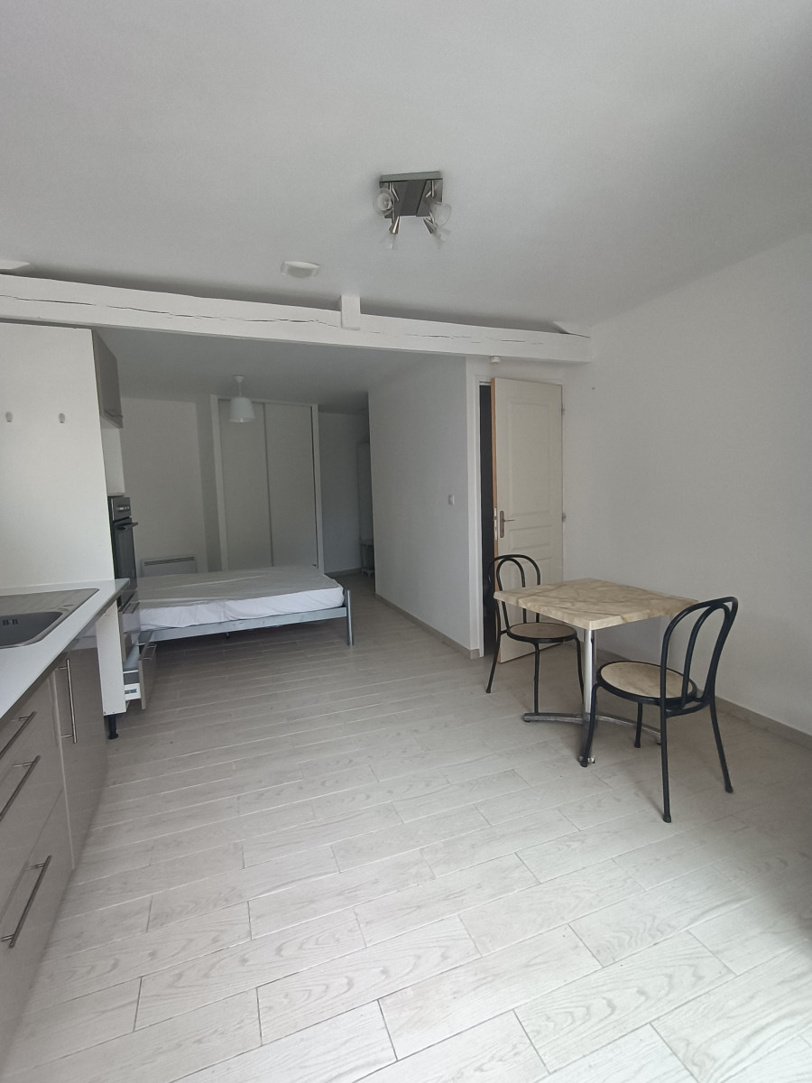 
                                                Location
                                                 Appartement meublé T1 24.54m² à Sarlat-la-Canéda