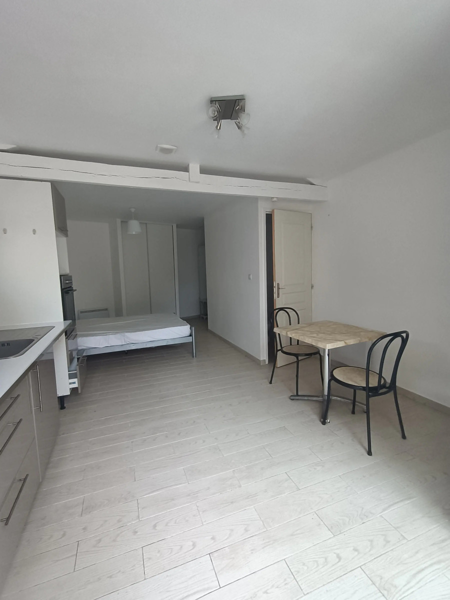 
                                                Location
                                                 Appartement meublé T1 24.54m² à Sarlat-la-Canéda