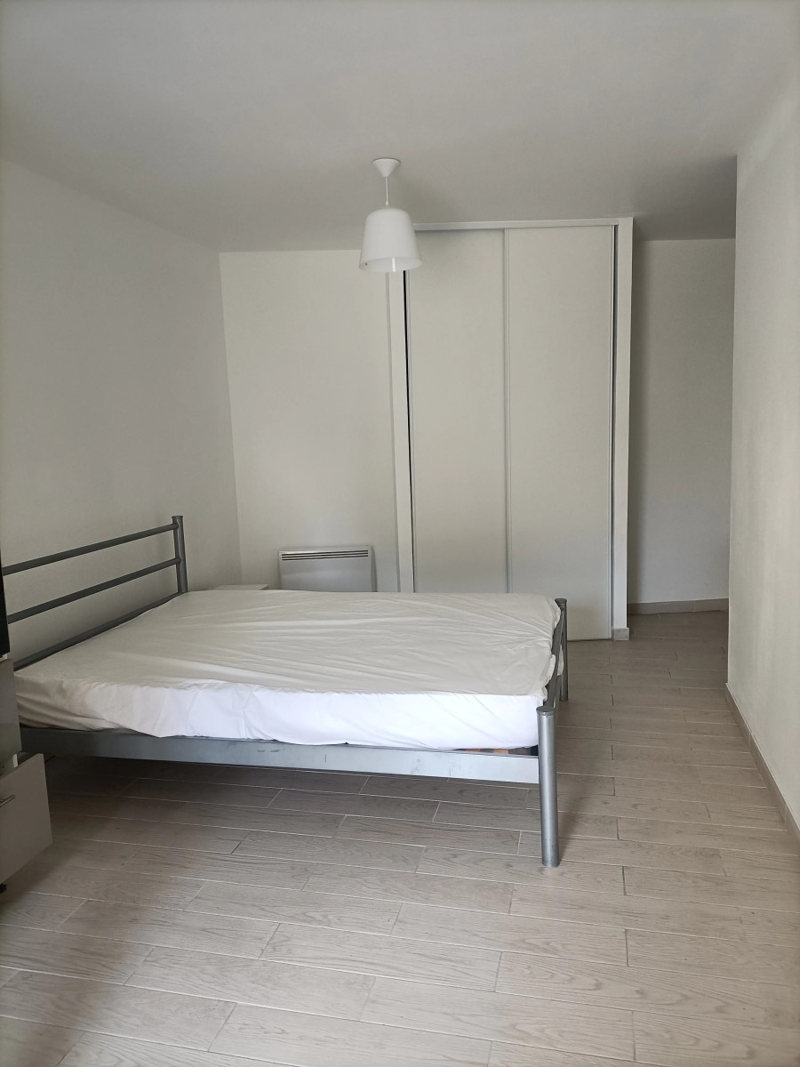 
                                                Location
                                                 Appartement meublé T1 24.54m² à Sarlat-la-Canéda