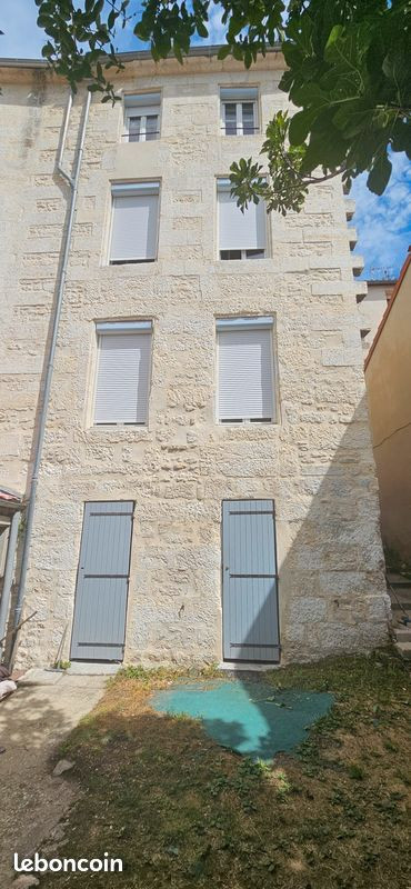 
                                                Location
                                                 Appartement meublé T1 25m² à Angoulême