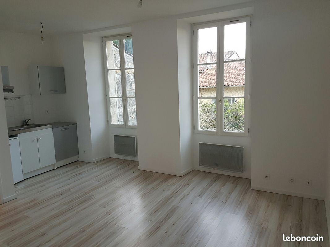 
                                                Location
                                                 Appartement meublé T1 25m² à Angoulême