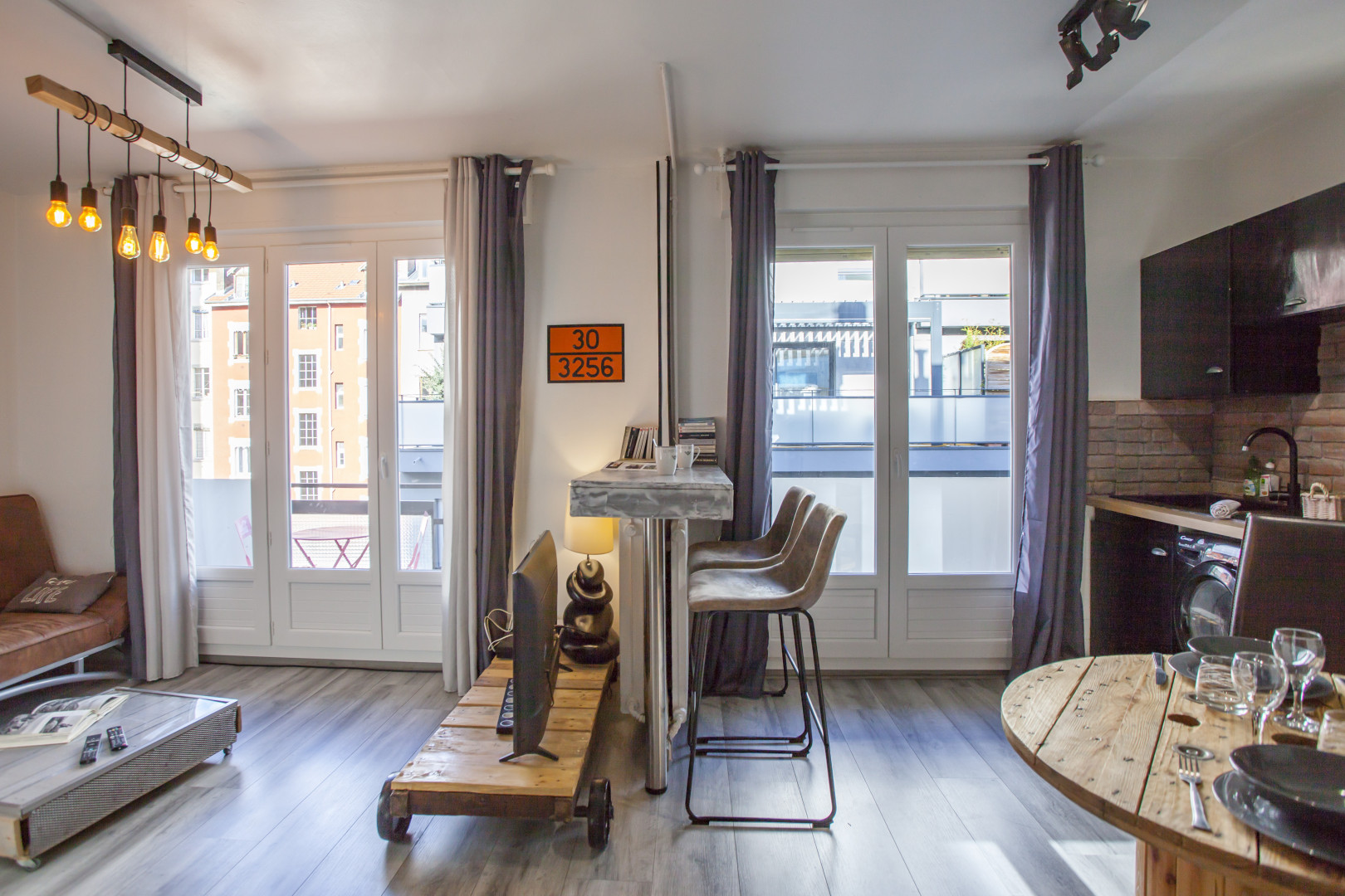 
                                                Location
                                                 Appartement meublé T1 30m² à GRENOBLE