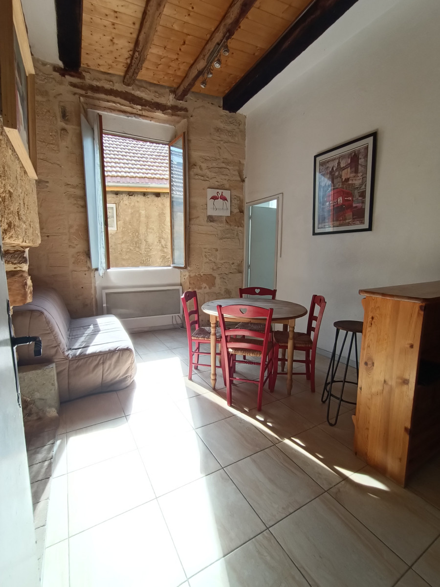 
                                                Location
                                                 Appartement meublé T2 24m² à Sarlat-la-Canéda