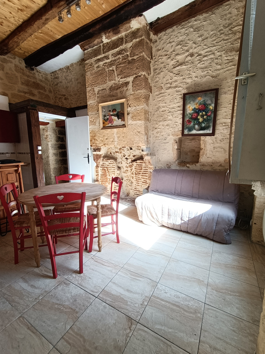 
                                                Location
                                                 Appartement meublé T2 24m² à Sarlat-la-Canéda