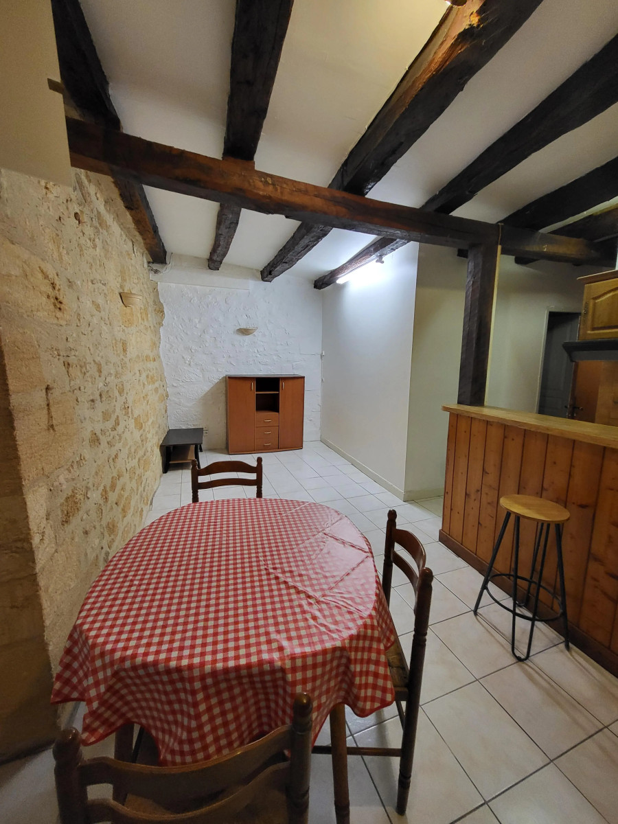 
                                                Location
                                                 Appartement meublé T2 28.75m² à Sarlat-la-Canéda