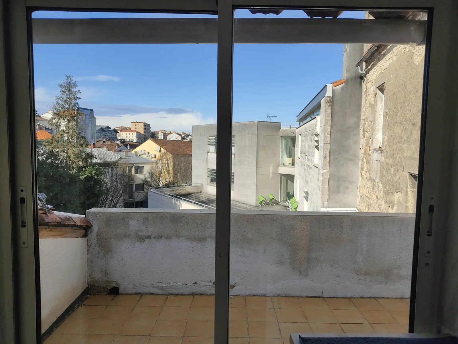 
                                                Location
                                                 Appartement meublé T2 33.61m² à Angoulême