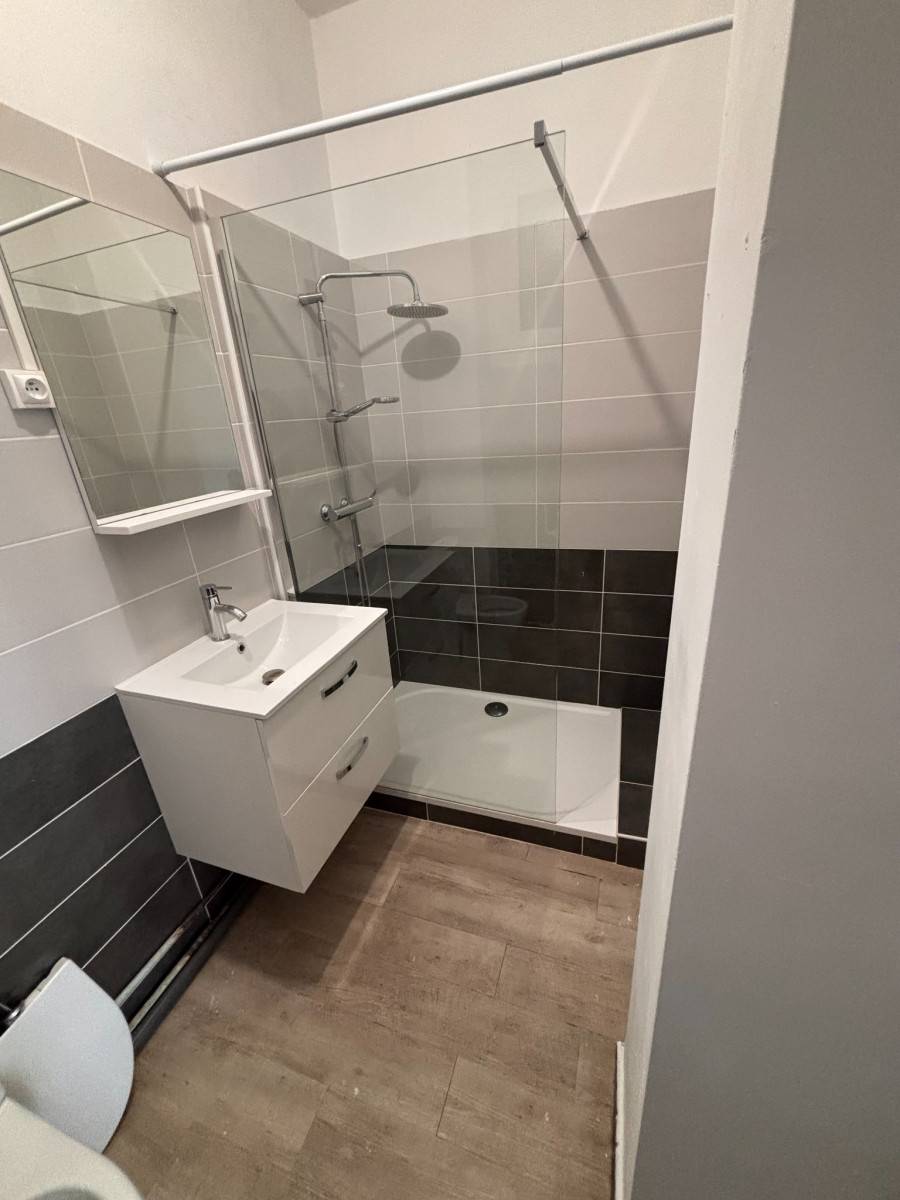 
                                                Location
                                                 Appartement meublé T2 41.49m² à Saint-Étienne