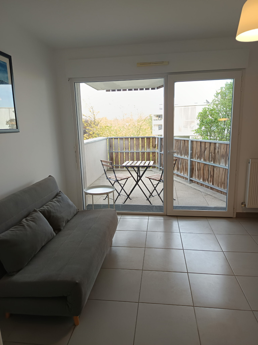 
                                                Location
                                                 Appartement meublé T2 43m² à Bègles