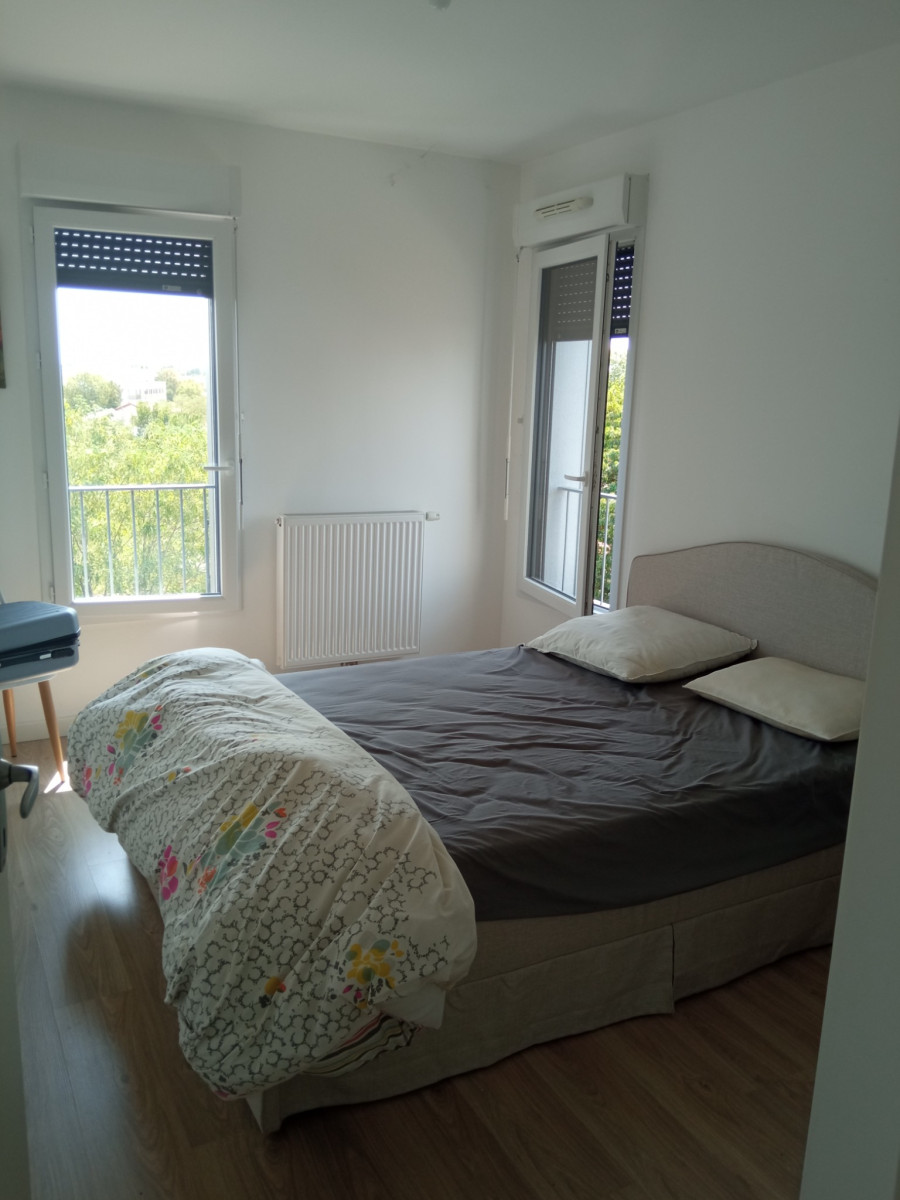 
                                                Location
                                                 Appartement meublé T2 45m² à Bègles