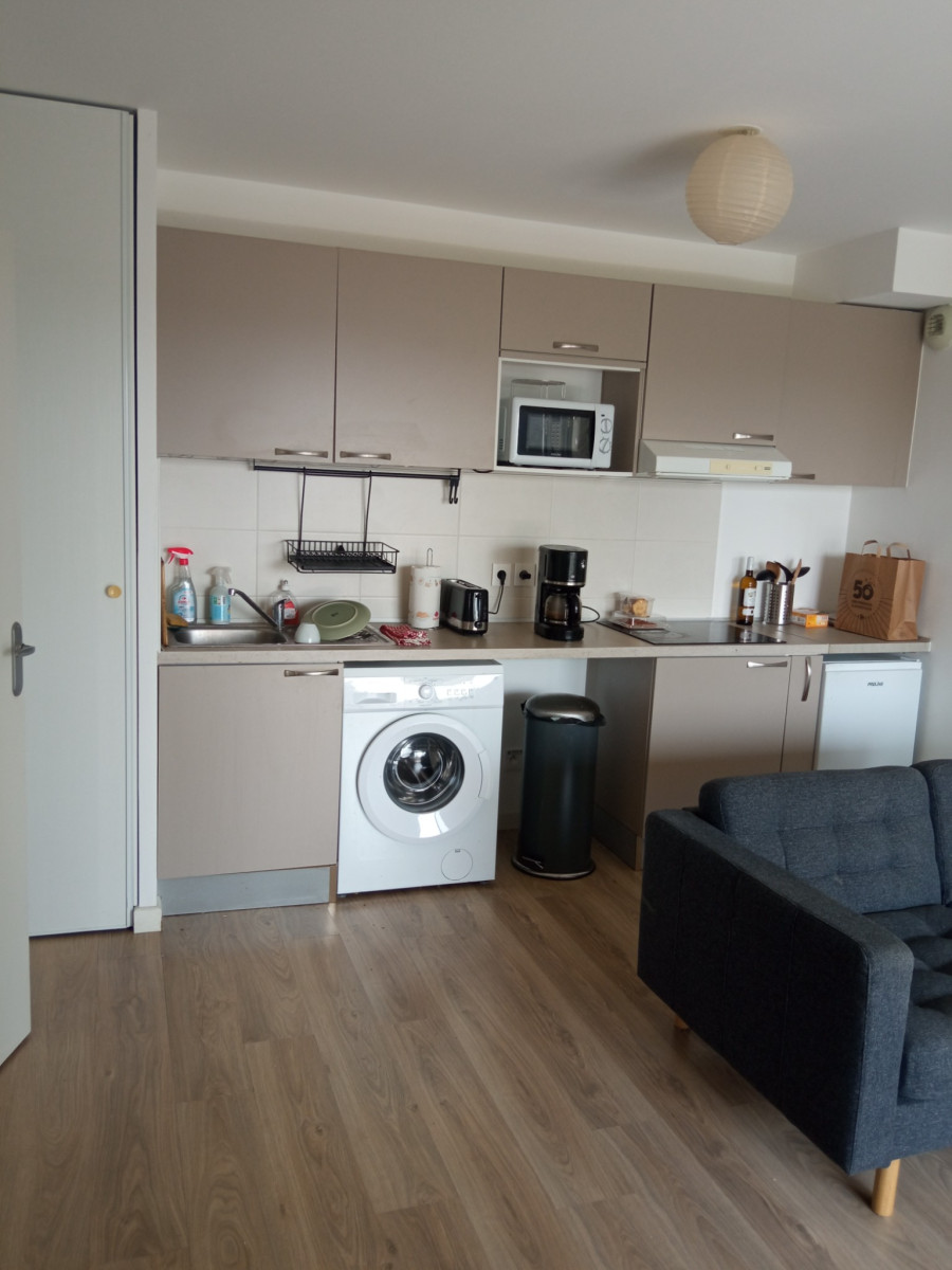 
                                                Location
                                                 Appartement meublé T2 45m² à Bègles