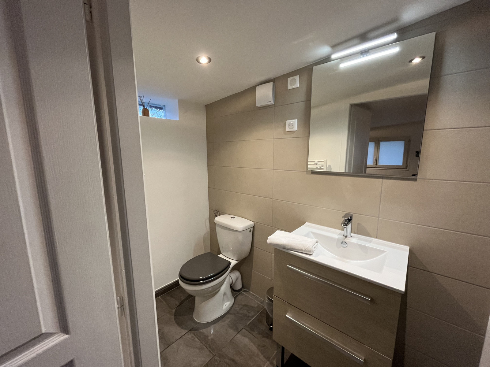 
                                                Location
                                                 Appartement meublé T2 48m² à Grenoble