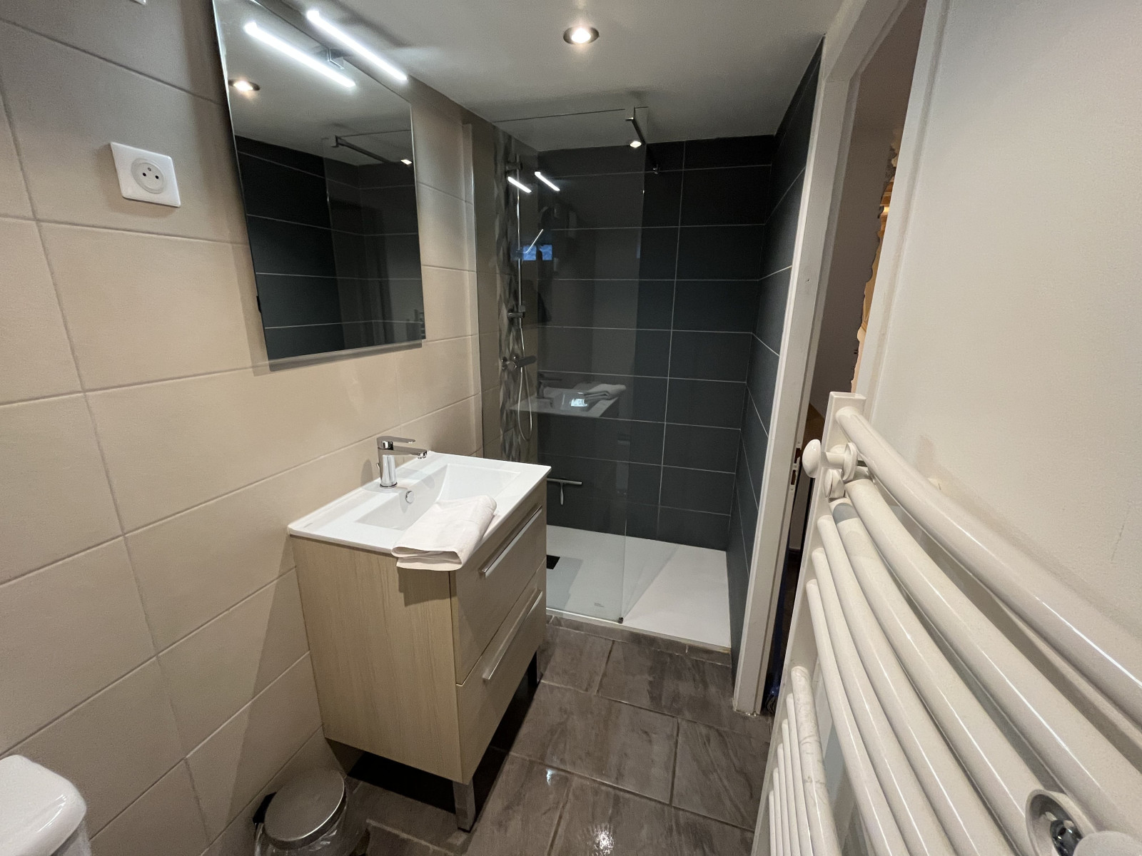 
                                                Location
                                                 Appartement meublé T2 48m² à Grenoble