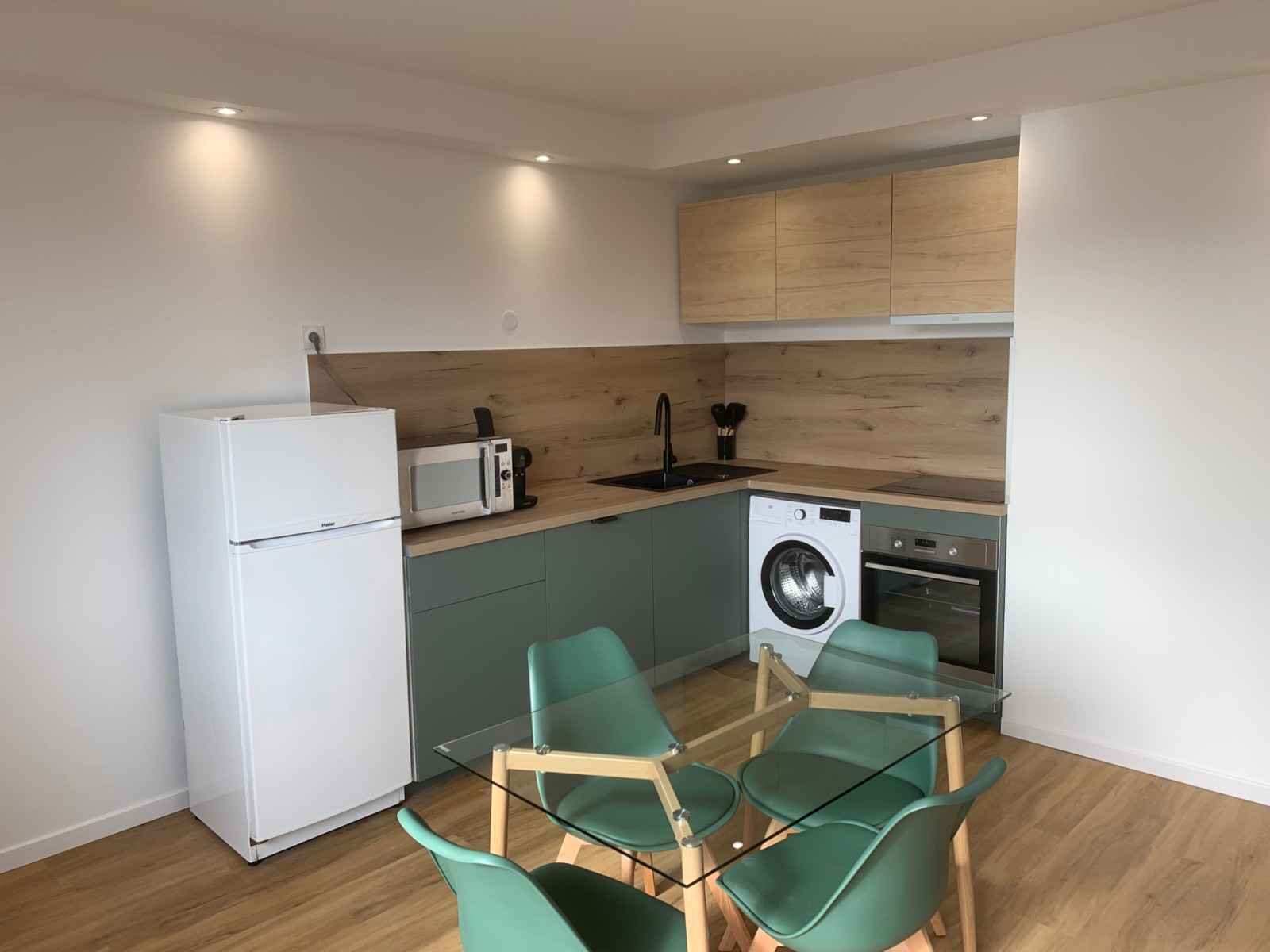 
                                                Location
                                                 Appartement meublé T2 53m² à GRENOBLE