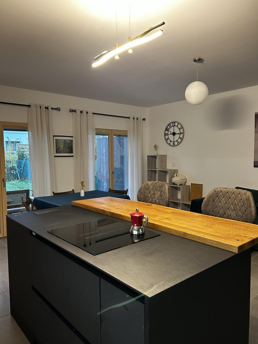 
                                                Location
                                                 Appartement meublé T2 avec terrasse et jardin