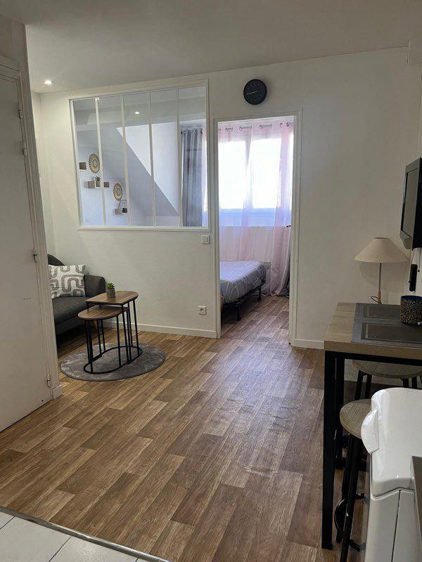 
                                                Location
                                                 Appartement meublé T2 Paris 10ème