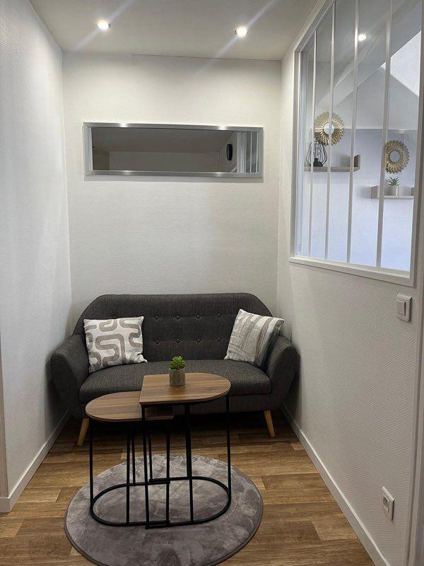 
                                                Location
                                                 Appartement meublé T2 Paris 10ème