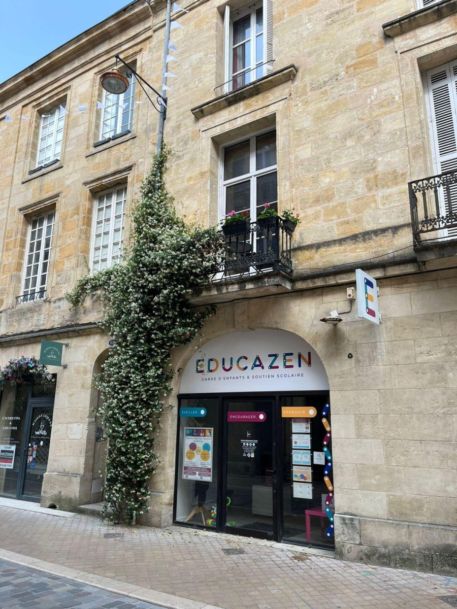 
                                                Location
                                                 Appartement meublé T2 plein centre de Bordeaux