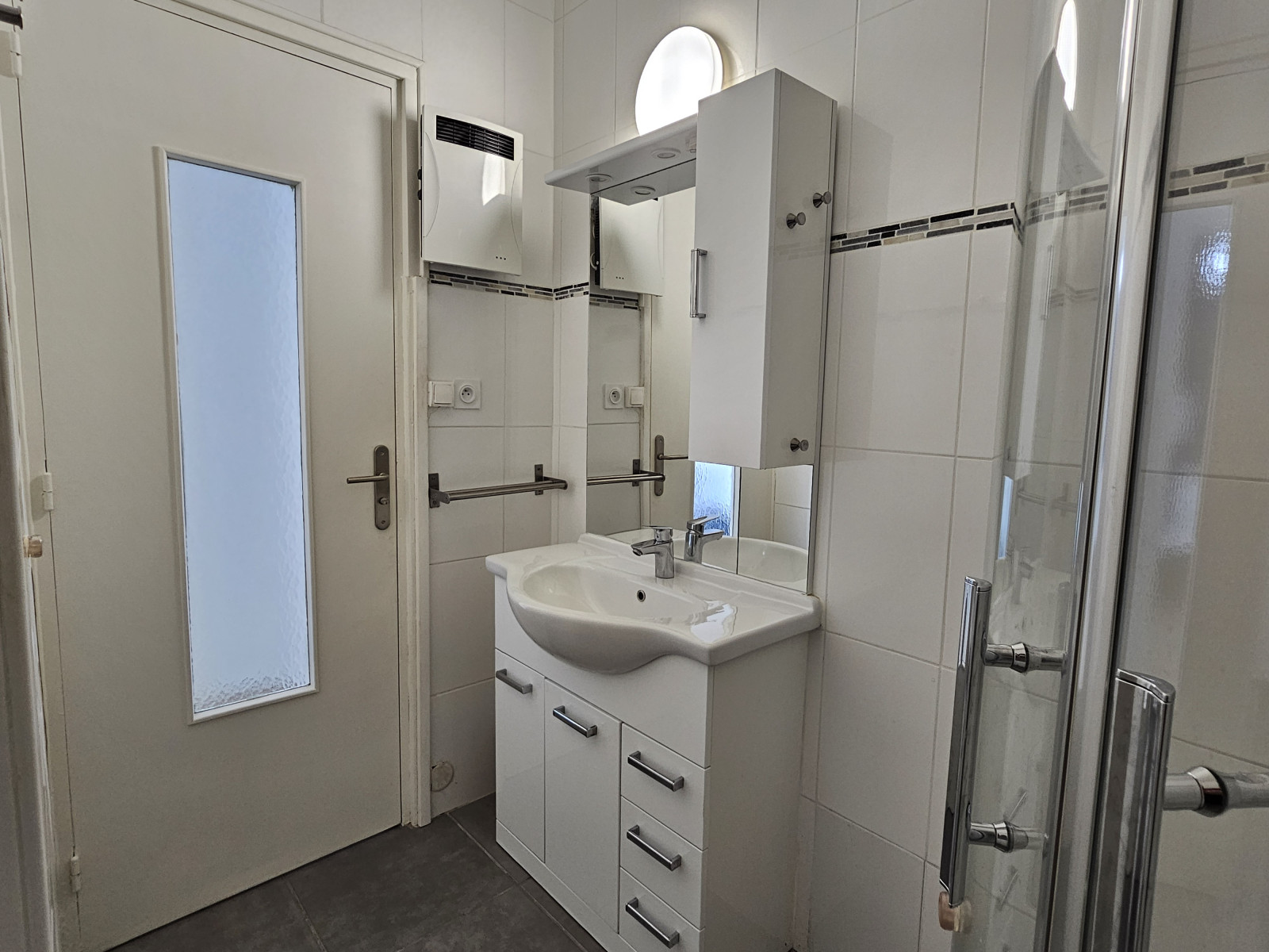 
                                                Location
                                                 Appartement meublé T3 46m² à GRENOBLE