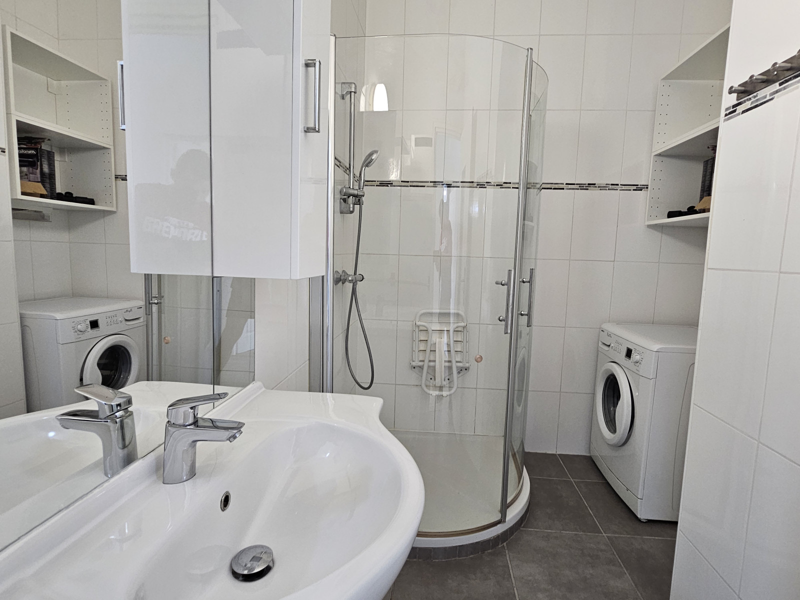 
                                                Location
                                                 Appartement meublé T3 46m² à GRENOBLE