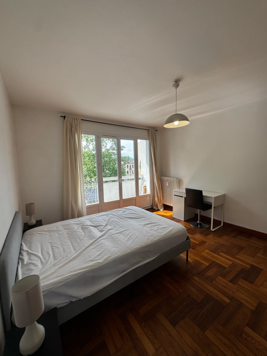 
                                                Location
                                                 Appartement meublé T3 71m² à GRENOBLE
