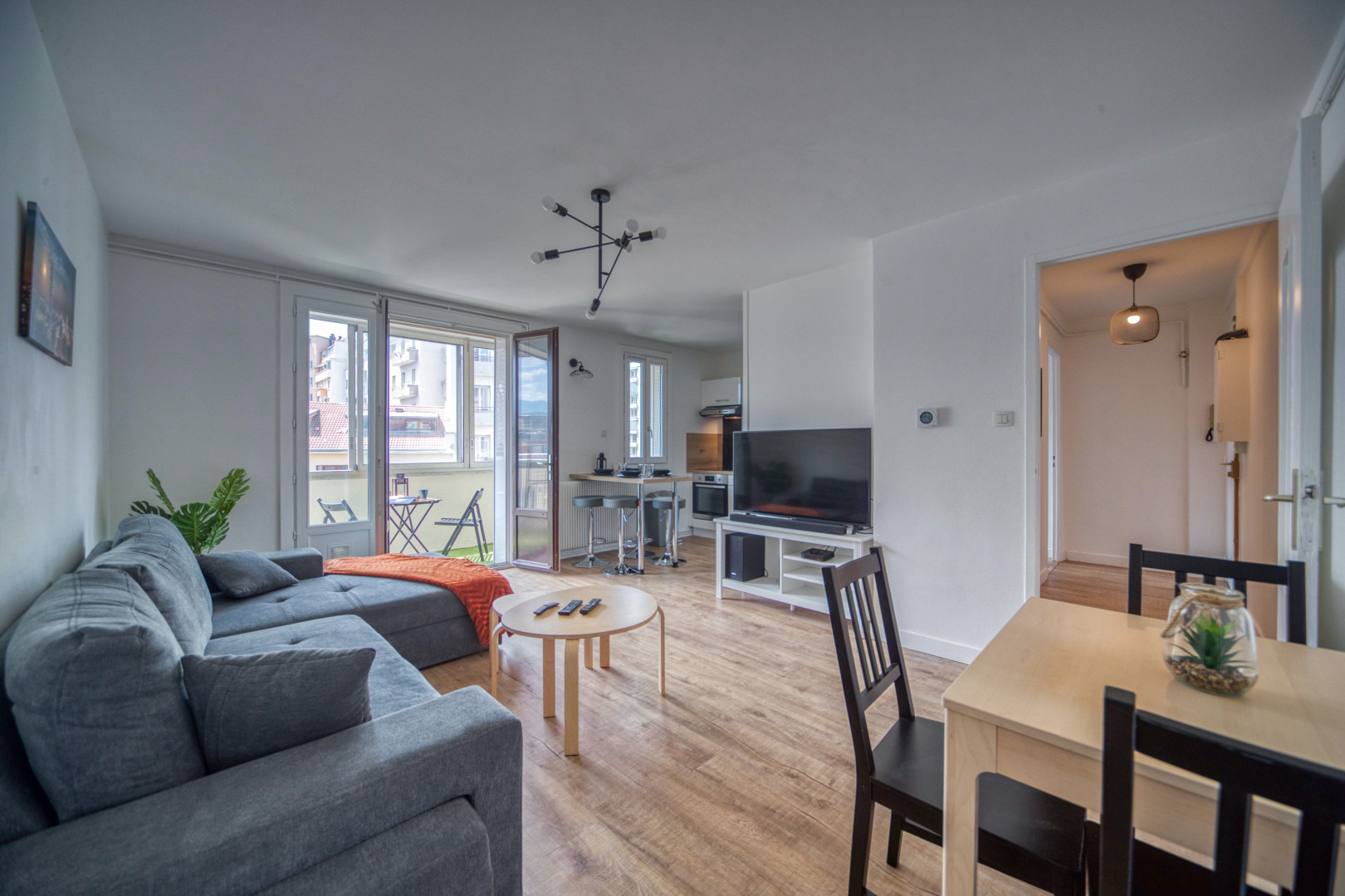 
                                                Location
                                                 Appartement meublé T4 64m² à GRENOBLE