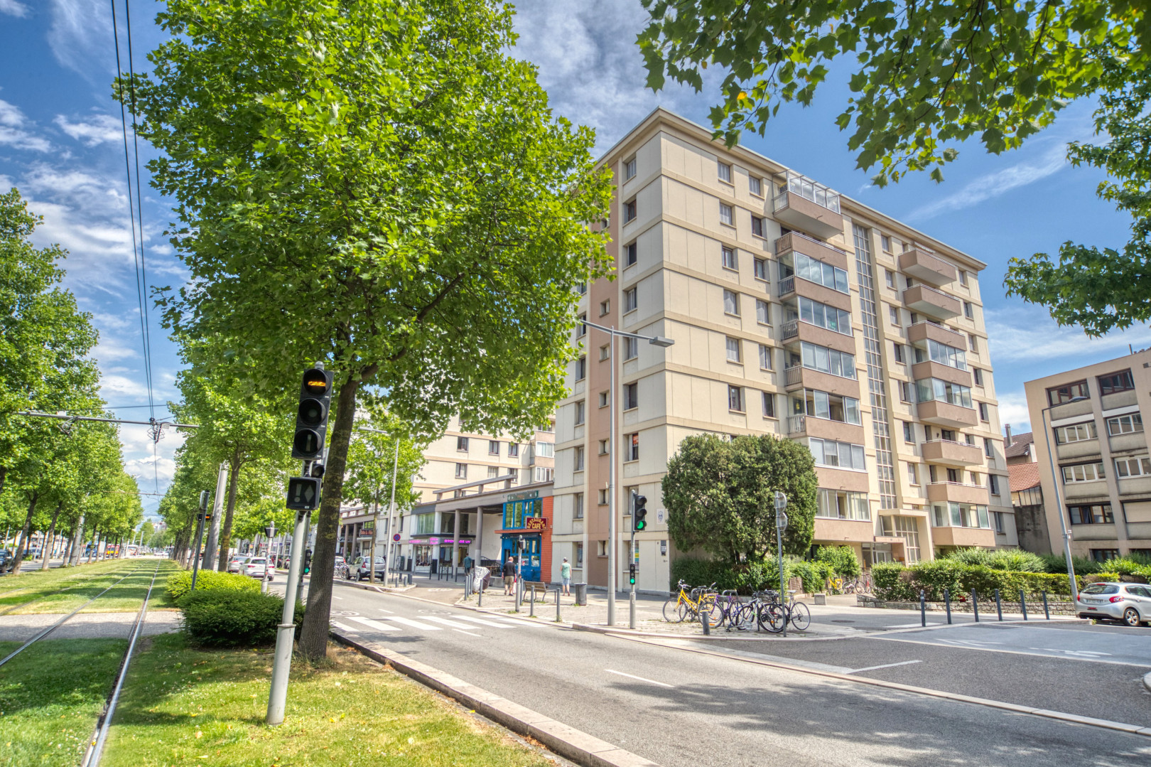
                                                Location
                                                 Appartement meublé T4 64m² à GRENOBLE