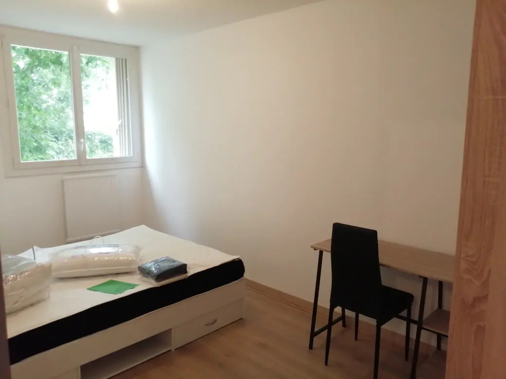 
                                                Location
                                                 Appartement meublé T4 75.03m² à Lormont