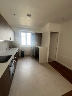 
                                                Location
                                                 Appartement meublé T4 82m² à Saint-Étienne