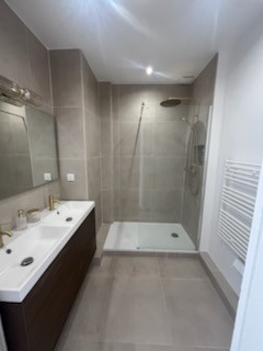 
                                                Location
                                                 Appartement meublé T4 82m² à Saint-Étienne