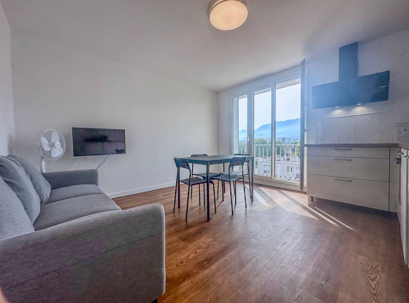 
                                                Location
                                                 Appartement meublé T5 65.08m² à Grenoble