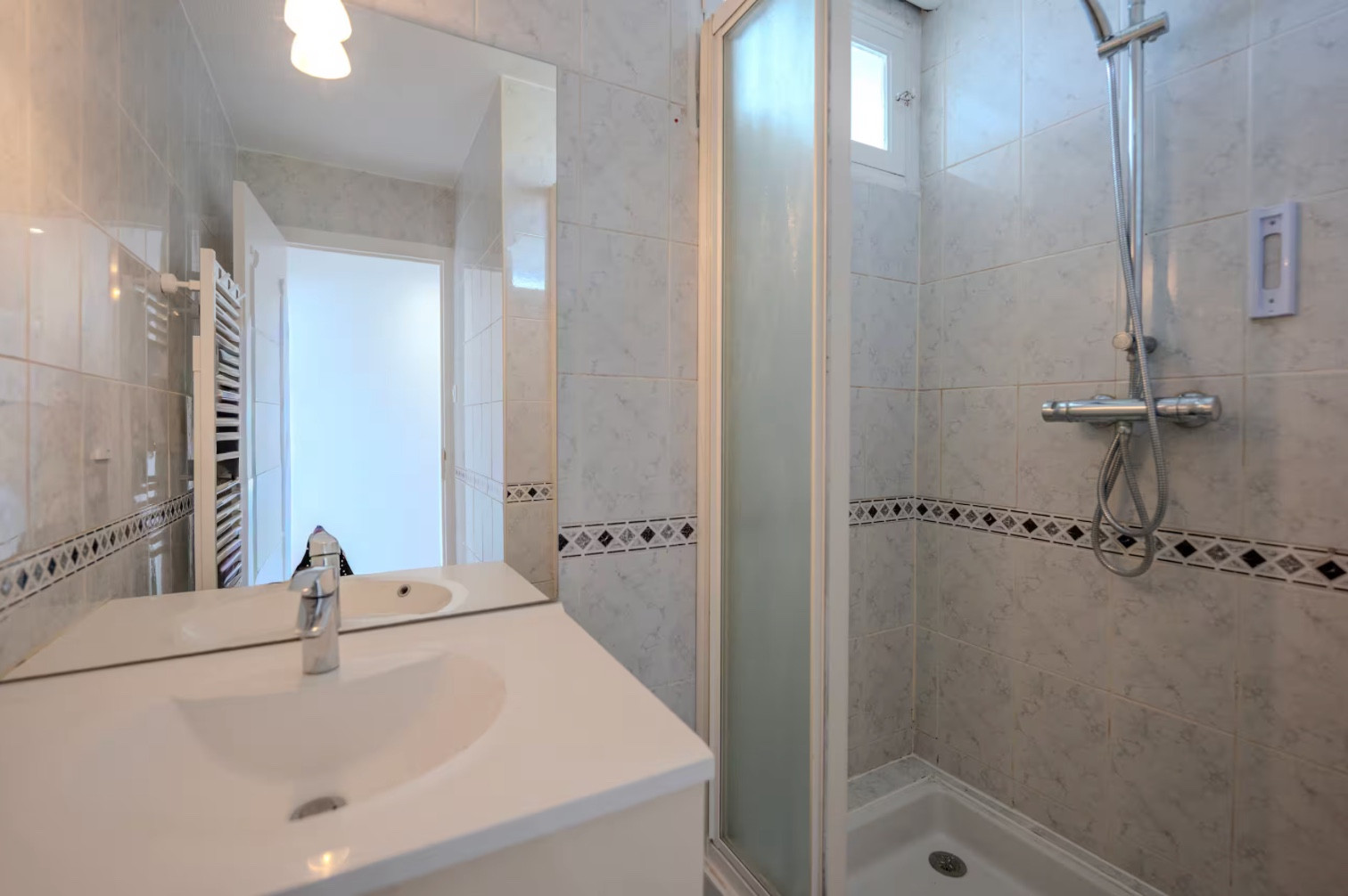 
                                                Location
                                                 Appartement meublé T5 65.08m² à Grenoble