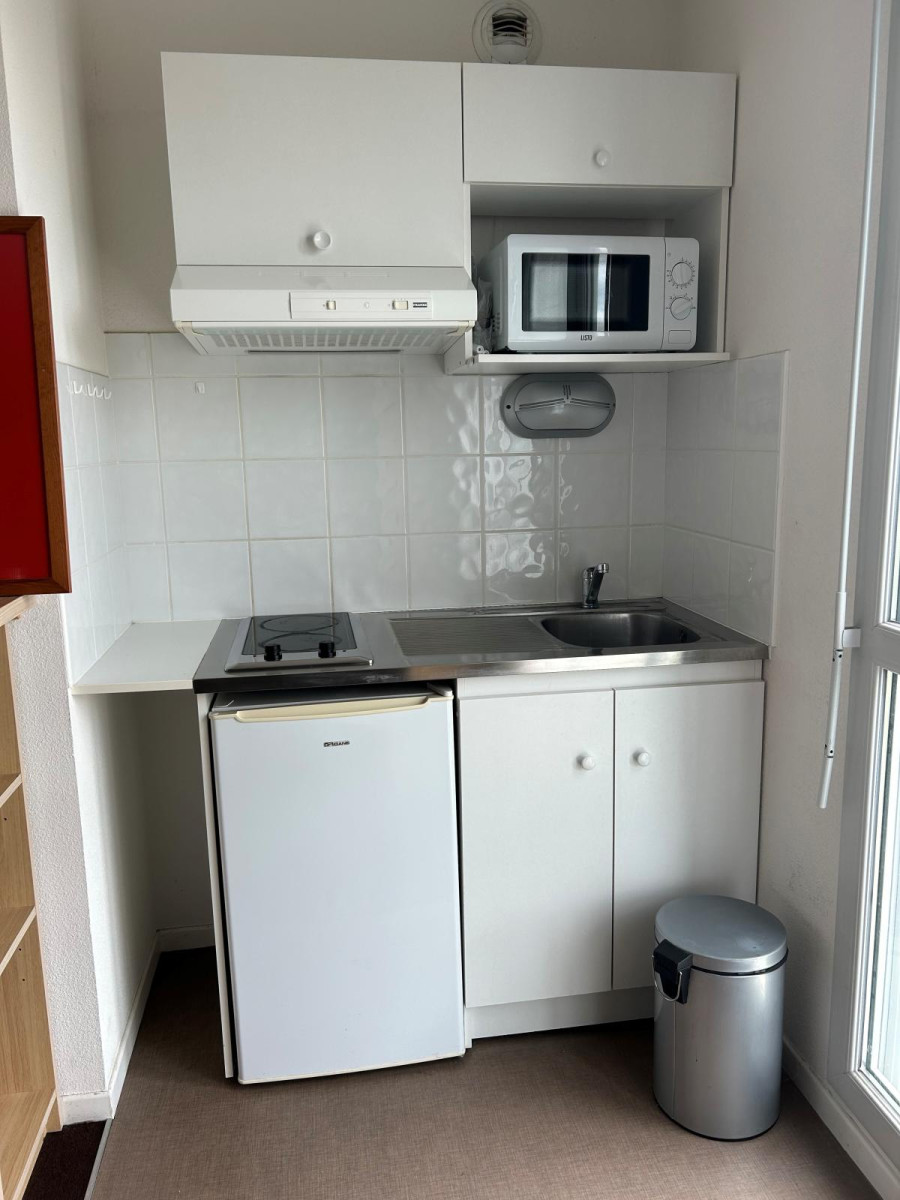 
                                                Location
                                                 Appartement meublé tout compris