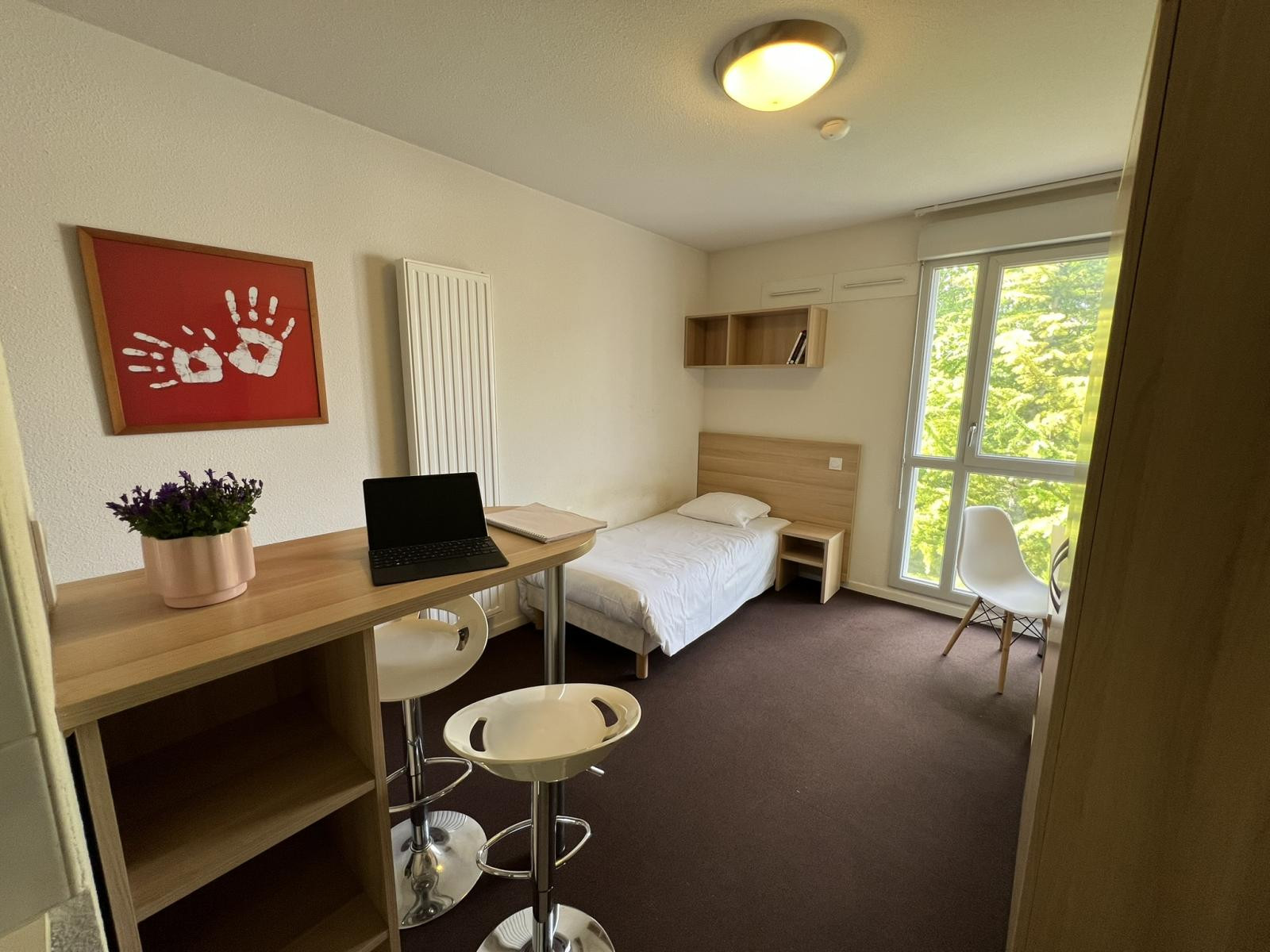 
                                                Location
                                                 Appartement meublé tout compris