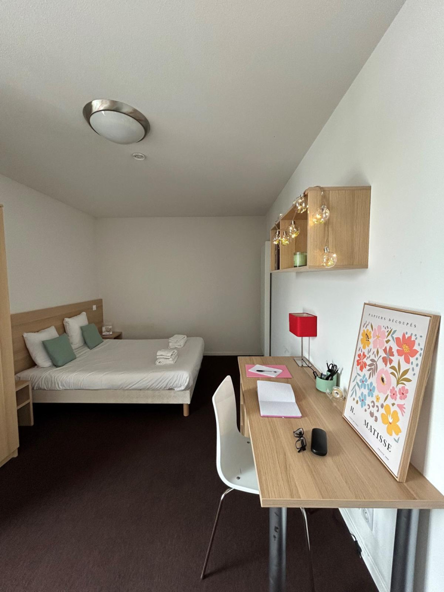 
                                                Location
                                                 Appartement meublé tout inclus