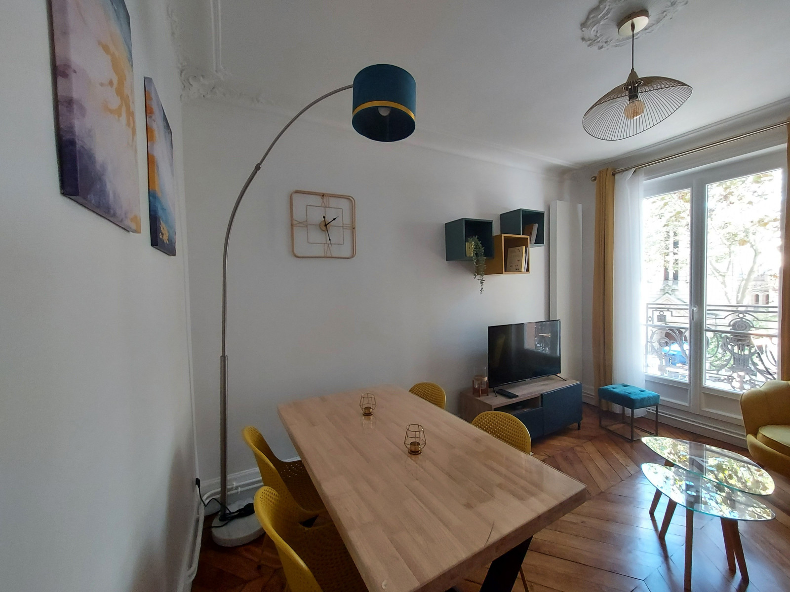 
                                                Location
                                                 Appartement moderne 3 pieces/2 chambres - M. Marcadet (loyer tout inclus)
