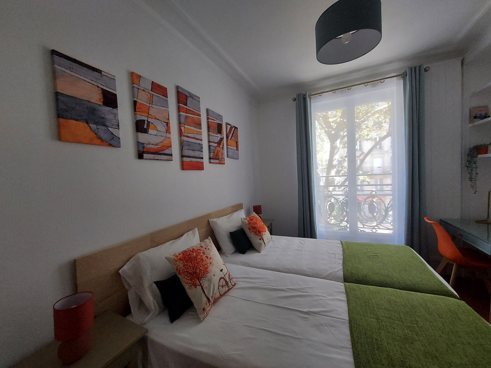 
                                                Location
                                                 Appartement moderne 3 pieces/2 chambres - M. Marcadet (loyer tout inclus)