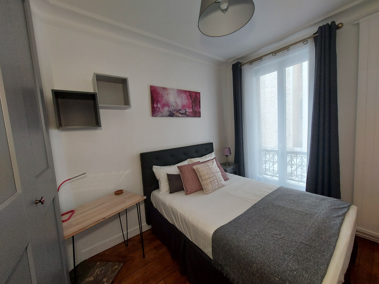 
                                                Location
                                                 Appartement moderne 3 pieces/2 chambres - M. Marcadet (loyer tout inclus)