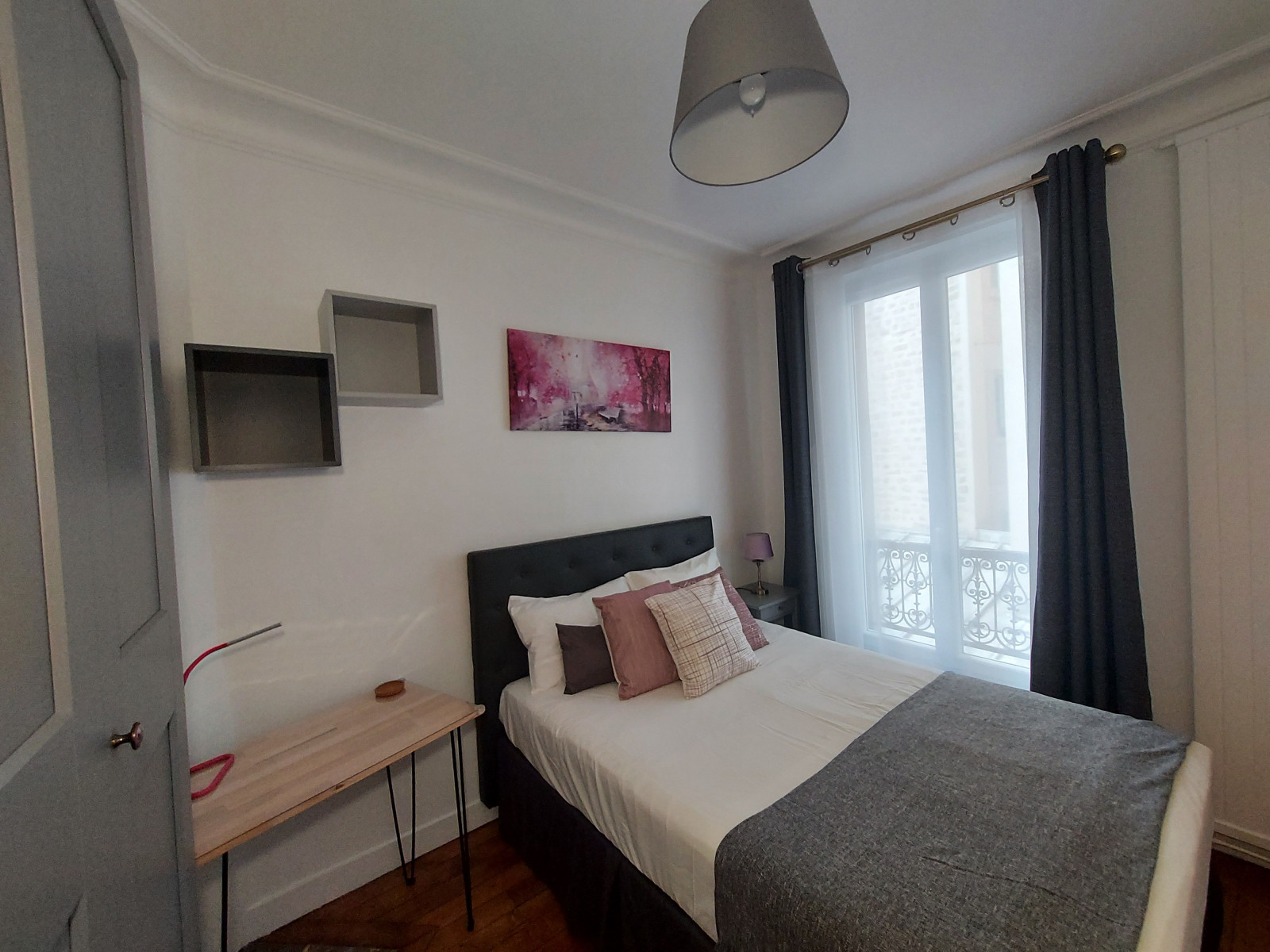 
                                                Location
                                                 Appartement moderne 3 pieces/2 chambres - M. Marcadet (loyer tout inclus)
