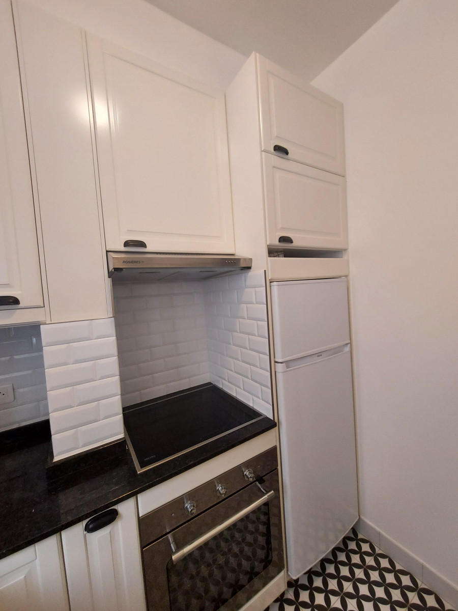 
                                                Location
                                                 Appartement moderne 3 pieces/2 chambres - M. Marcadet (loyer tout inclus)
