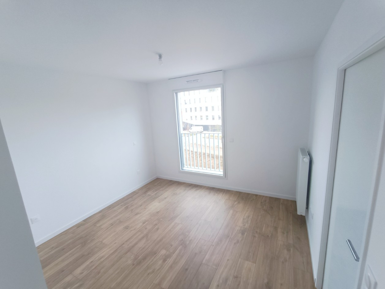 
                                                Location
                                                 Appartement neuf, 1 chambre, Gare SNCF