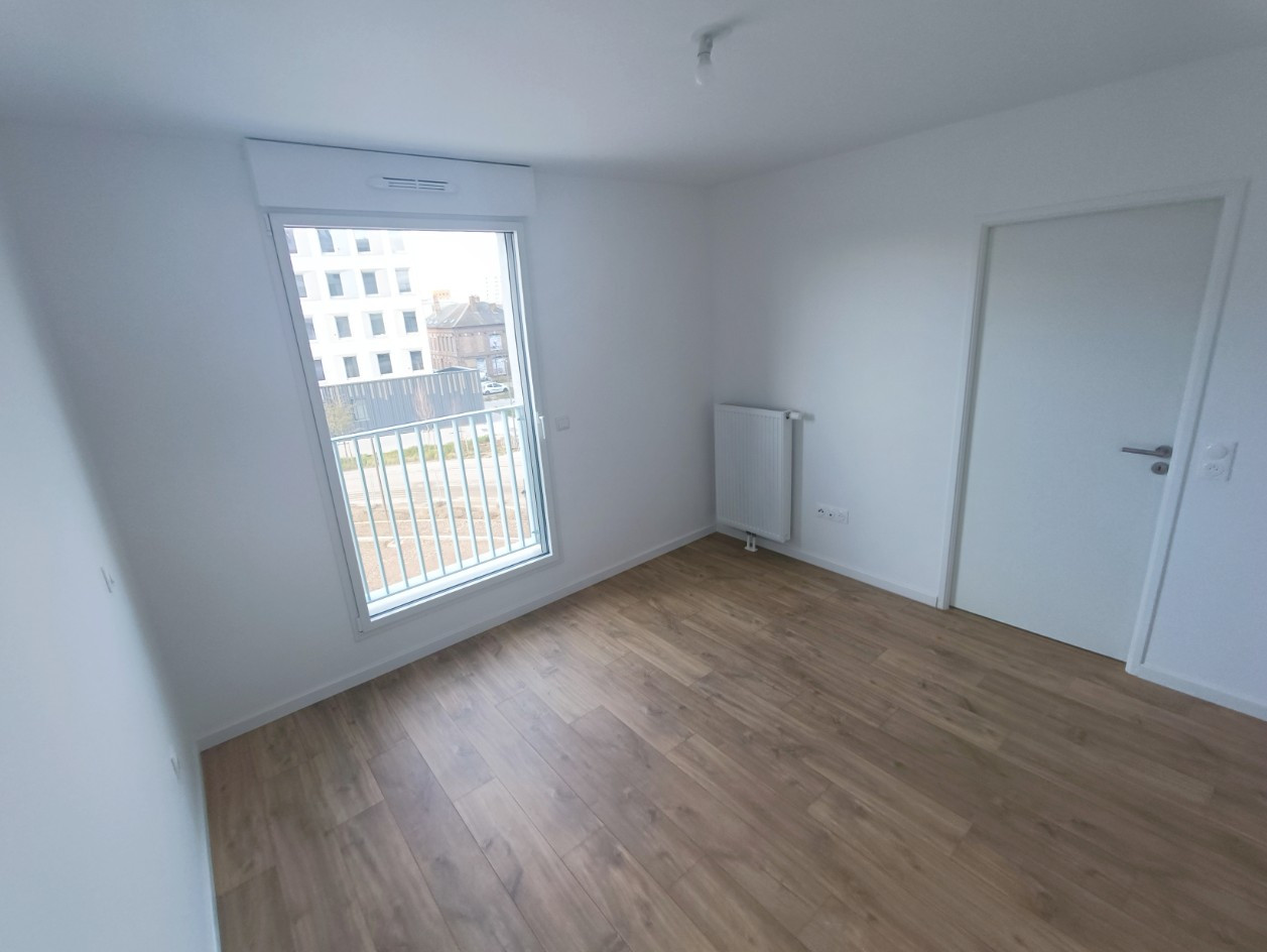 
                                                Location
                                                 Appartement neuf, 1 chambre, Gare SNCF