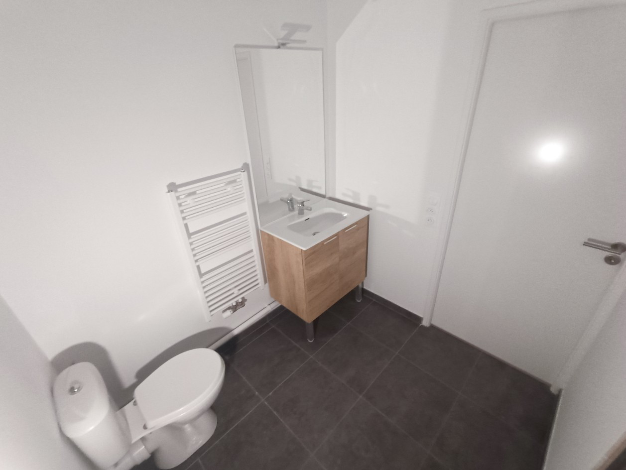 
                                                Location
                                                 Appartement neuf, 1 chambre, Gare SNCF