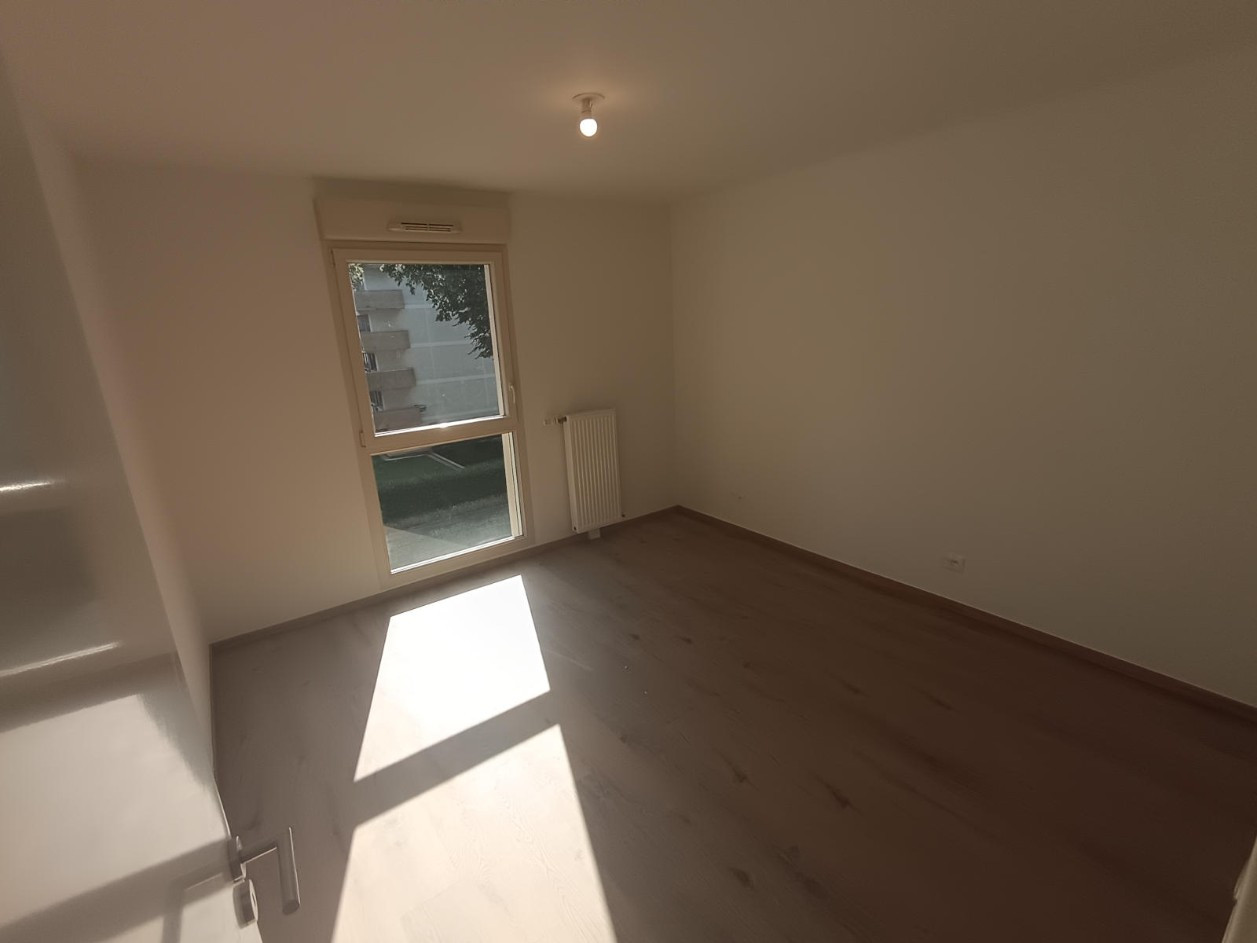 
                                                Location
                                                 Appartement neuf, 2 chambres, balcon, parking