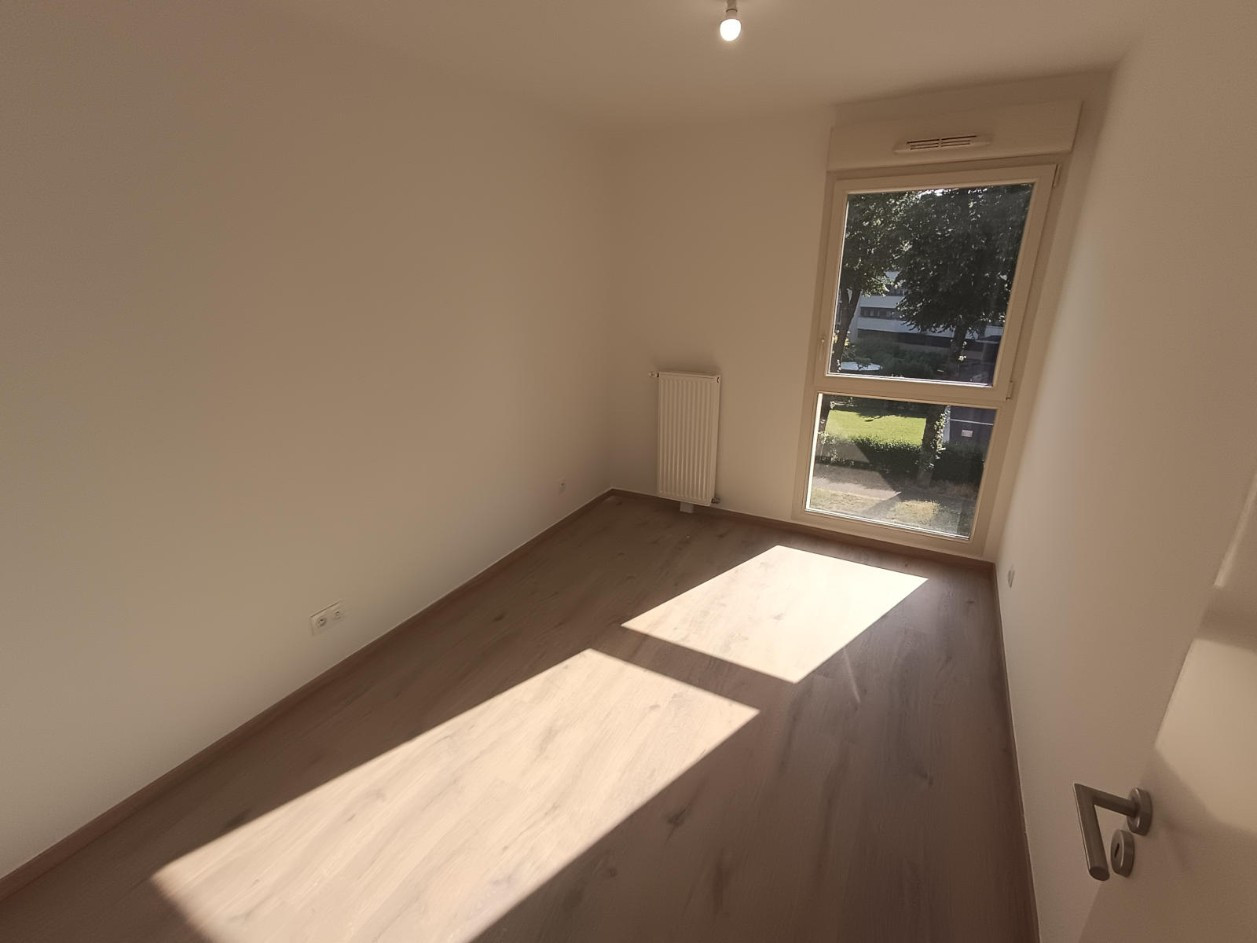 
                                                Location
                                                 Appartement neuf, 2 chambres, balcon, parking