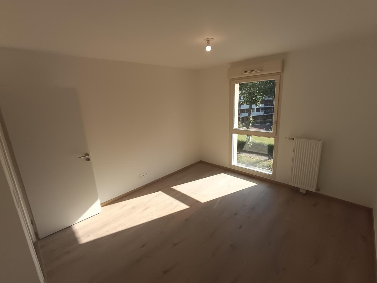 
                                                Location
                                                 Appartement neuf, 2 chambres, balcon, parking