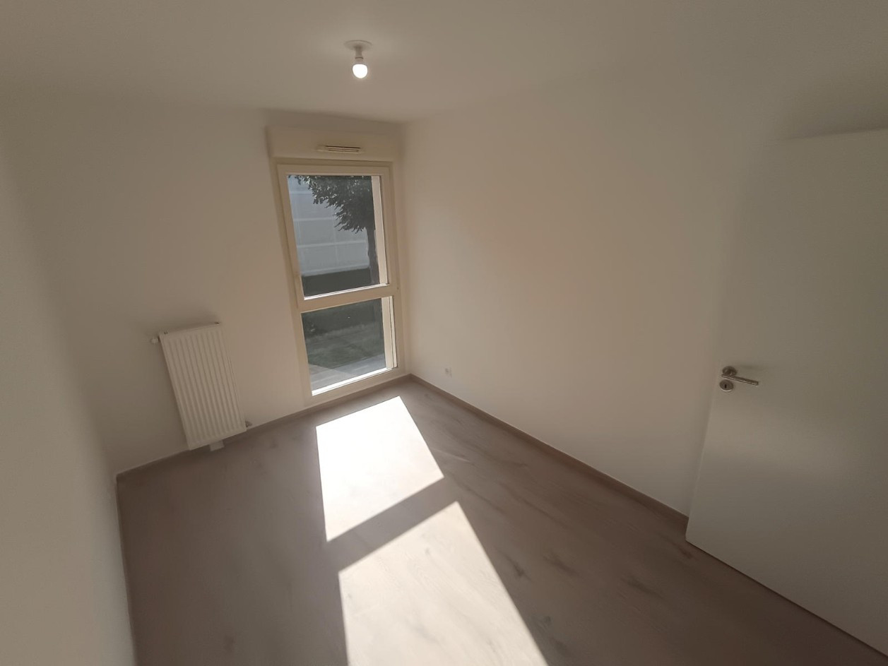 
                                                Location
                                                 Appartement neuf, 2 chambres, balcon, parking