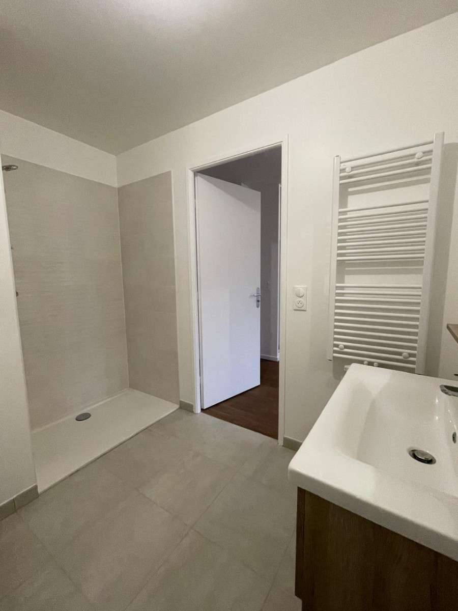 
                                                Location
                                                 Appartement neuf 2 pièces, résidence de standing