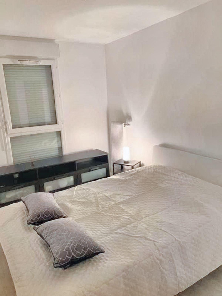 
                                                Location
                                                 Appartement neuf à 20 minutes de Paris